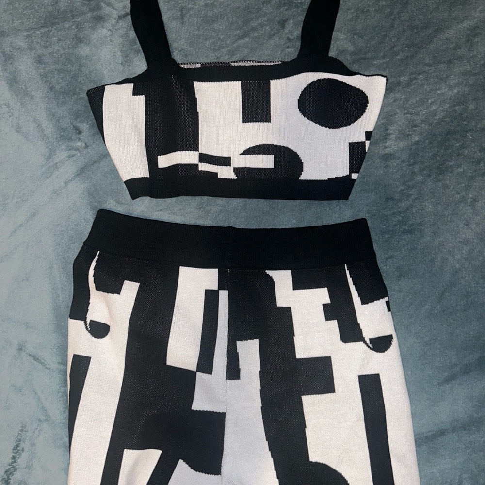 Abstract Two Piece set - Picture 7 of 7